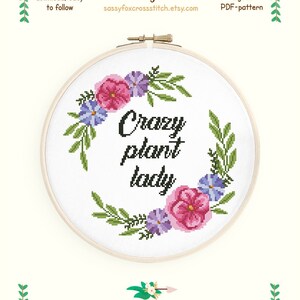 Crazy Pflanzen Dame Kreuzstichmuster. Lustiges Zitat in einem rosa Blumenkranz. Sofort-Download PDF #361
