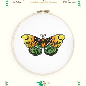 Motif papillon bohème au point de croix. Carte des papillons de nuit mystique fantaisiste. Insecte céleste vibrant mignon. Téléchargement instantané PDF #813