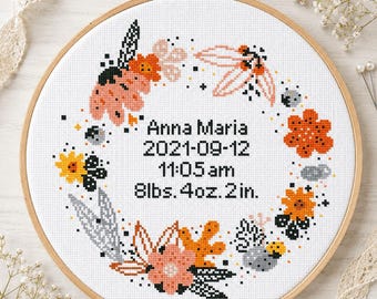 Schema per punto croce per annuncio di nascita in stile boho / Campionario personalizzabile per neonato con ghirlanda floreale / Download immediato in PDF