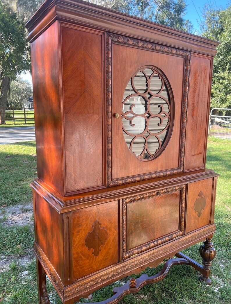 Antique Jacobean Hutch China Farmhouse Dining Hutch/ Linen