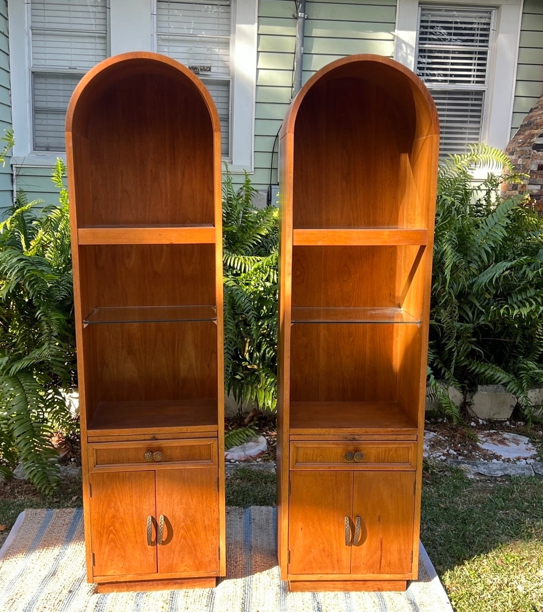 Pair of Mid Century Arched Thomasville Bookcases/ Drawer