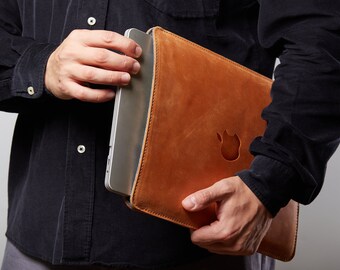 MacBook Air 13 M2 Sleeve Genuine Leather Carry Vertical with Apple logo New MacBook 2023 Pro 14, Pro 16 Pro 15 Leather Case a2159