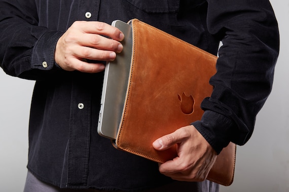 MacBook Air 13 M2 Sleeve Genuine Leather Carry Vertical With Apple