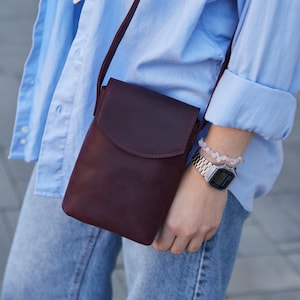 Personalized Leather Mini Phone Pouch. Small Crossbody Pouch with Inner Pocket. Handmade Crossbody Bag. Travel Gift, Gift for Mom or Wife