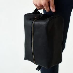 Black Leather Toiletry Bag. Men’s Dopp Kit for Husband or Dad. Personalized Leather Groomsmen Gifts. Anniversary gift, Groomsmen gift