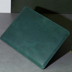 Custodia per MacBook in vera pelle realizzata a mano – Protezione elegante per MacBook Air / Pro – Regalo personalizzato per anniversario o compleanno