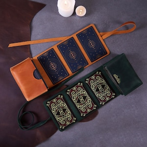 Estuche enrollable de cuero personalizado para cartas de tarot para mujer: caja enrollable para mazos, personalización gratuita.
