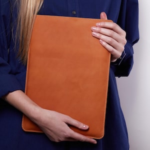 Handmade Leather HP Laptop Sleeve: Slim Protective Case