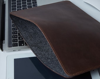 Leather MacBook Sleeve: Personalized Laptop Case