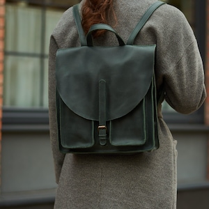 Dunkler Academia Lederrucksack Frauen, College ästhetischer Schulrucksack, minimalistischer Stadtrucksack, Geburtstagsgeschenk für Freundin