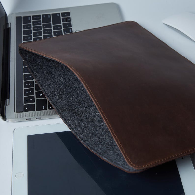 Minimalist Leather HP EliteBook Sleeve: Handmade Personalized Laptop Case image 7