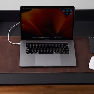 Braune Leder Schreibtischmatte. Großes Mauspad für Laptop & Tastatur. Personalisierte Leder Schreibtischunterlage. Leder Schreibtischunterlage. Werbegeschenk