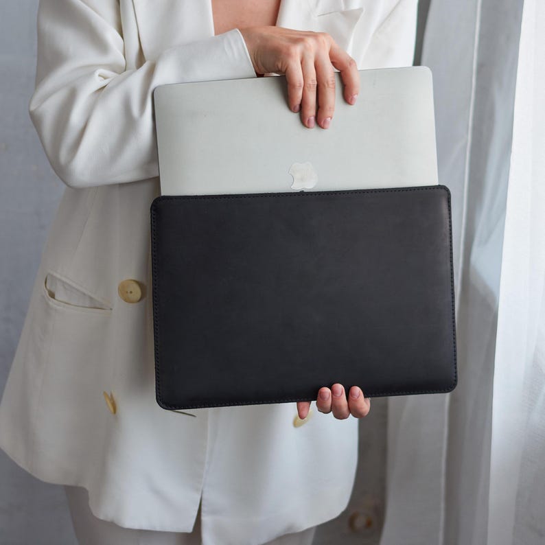 Funda de piel para MacBook Air/Pro con forro de fieltro: Funda personalizada para MacBook imagen 1