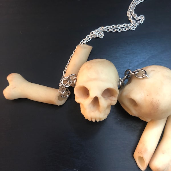 Collier de crânes et d’os, collier d’Halloween, bijoux d’horreur, crâne gothique, fait à la main