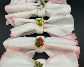 Élégants porte-serviettes en porcelaine. ensemble de fruits.beaux porte-serviettes français