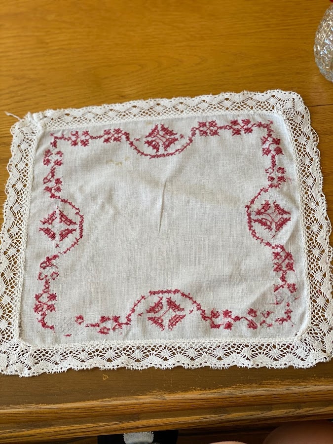 Napperons Français de Linge Antique, Napperons Brodés à La Main. Napperon Blanc Linge, Garniture Den