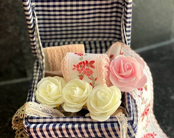 panier en osier miniature magnifique pour la déco , panier en osier pour la déco, panier pour l'aiguille. panier vintage
