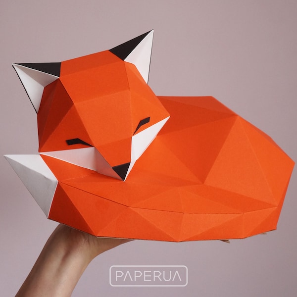 Piccola VOLPE addormentata, modello digitale PDF, creazione di carta 3D Low Poly, origami 3D, scultura di carta, modello Kitsune, regalo per baby shower