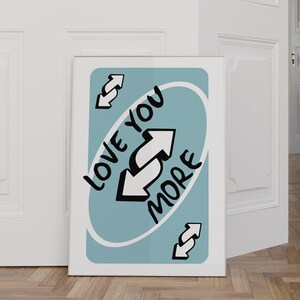 Love You More-print, lichtblauwe retro muurkunst afdrukbaar, speelkaartmuurkunst, Valentijnsdag preppy muurdecor, trendy muurkunst