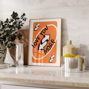 Love You More-print, oranje retro muurkunst afdrukbaar, kunst aan de muur speelkaart, dopamine decor, heldere trendy muurkunst, kleurrijke poster