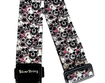 Silverstring aangepaste 2" Skulls N' Roses gitaarband. De perfecte riem voor elke gitaar. Gemakkelijk aan te passen, geschikt voor alle maten.