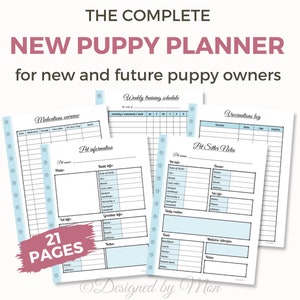 Può includere: Un insieme di pagine di carta bianca con bordi azzurri, progettate come un'agenda per cuccioli. Il testo recita "THE COMPLETE NEW PUPPY PLANNER" e include sezioni per farmaci, addestramento, vaccinazioni e informazioni sugli animali domestici. L'agenda ha 21 pagine.