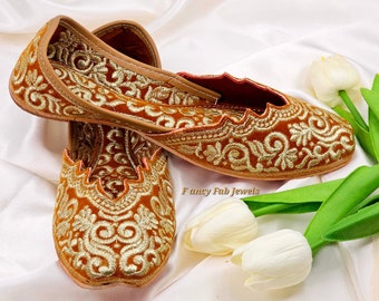 Rust Gold Damen Doppelkissen Zari Work handgefertigte Jutti, indische Schuhe, pakistanische Khussa, Punjabi Jutti, bestickte Leder Jutti,