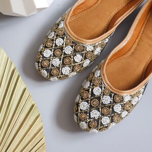 Fleur - Black Jutti ,Indian Pakistani Khussa, Punjabi Jutti, Ballerina, Hamdmde Jutti, Shoes, Footwear