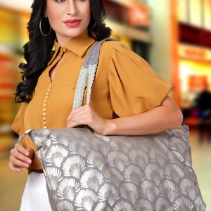 Graue Blumendruck-Canvas-normale Strand-Einkaufstasche | Handtaschen | Sommer Taschen