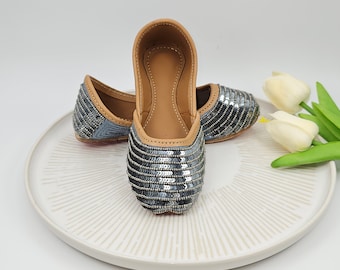 Handmade Leather Juttis for Girls: Embroidered Kids Mojaris