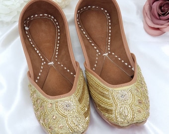 LAILA antiek gouden jutti met handwerk, Indiase Pakistaanse Punjabi pantoffel, geborduurde jutti, schoenen