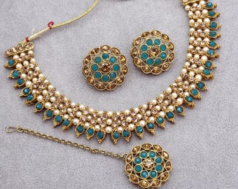 Collier simple antique en pierre polki en or avec boucles d'oreilles rondes et tikka, parure de bijoux de mariage de demoiselle d'honneur indienne de style Bollywood