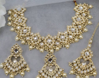 Beautiful Lightweight Kundan RAJI Necklace Set  with Earrings and Tikka. Indian Pakistani Jewelry