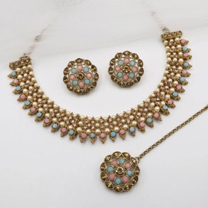 Antique Gold Polki Choker Set: Indian Maang Tikka & Ear Studs
