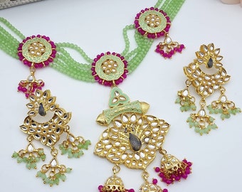 Conjunto de gargantilla Kundan: joyería india en rosa, verde y perlas.