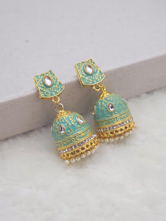 Coller Kundan fat à la man Set avec boucles dorelles et Tka Coller Kundan fat à la man Set avec boucles dorelles et Tka