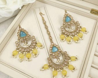 Set di orecchini in oro antico e Maang Tikka / Set di orecchini Tikka con pietra Polki / Gioielli da sposa dell'Asia meridionale / Regalo di gioielli per damigelle d'onore per lei