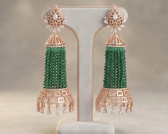 Orecchini pendenti lunghi Jhumka con perline verdi, orecchini pendenti vistosi con perline color oro rosa, gioielli da sposa indiani e pakistani, accessori etnici per matrimoni.
