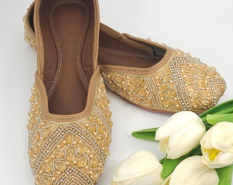 Gouden khusa-sandaal met lovertjes: handgemaakte Pakistaanse jutti-trouwschoenen