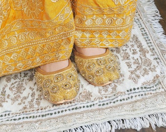 Kids Girls Gold Embroidered Jutti