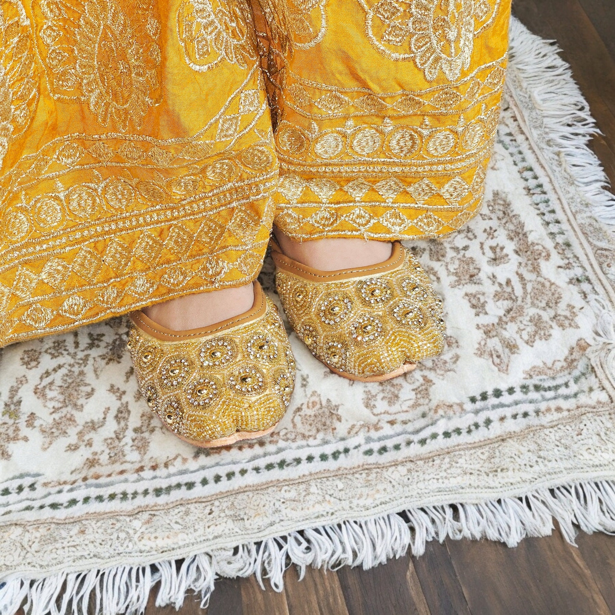 Kids Girls Gold Embroidered Jutti