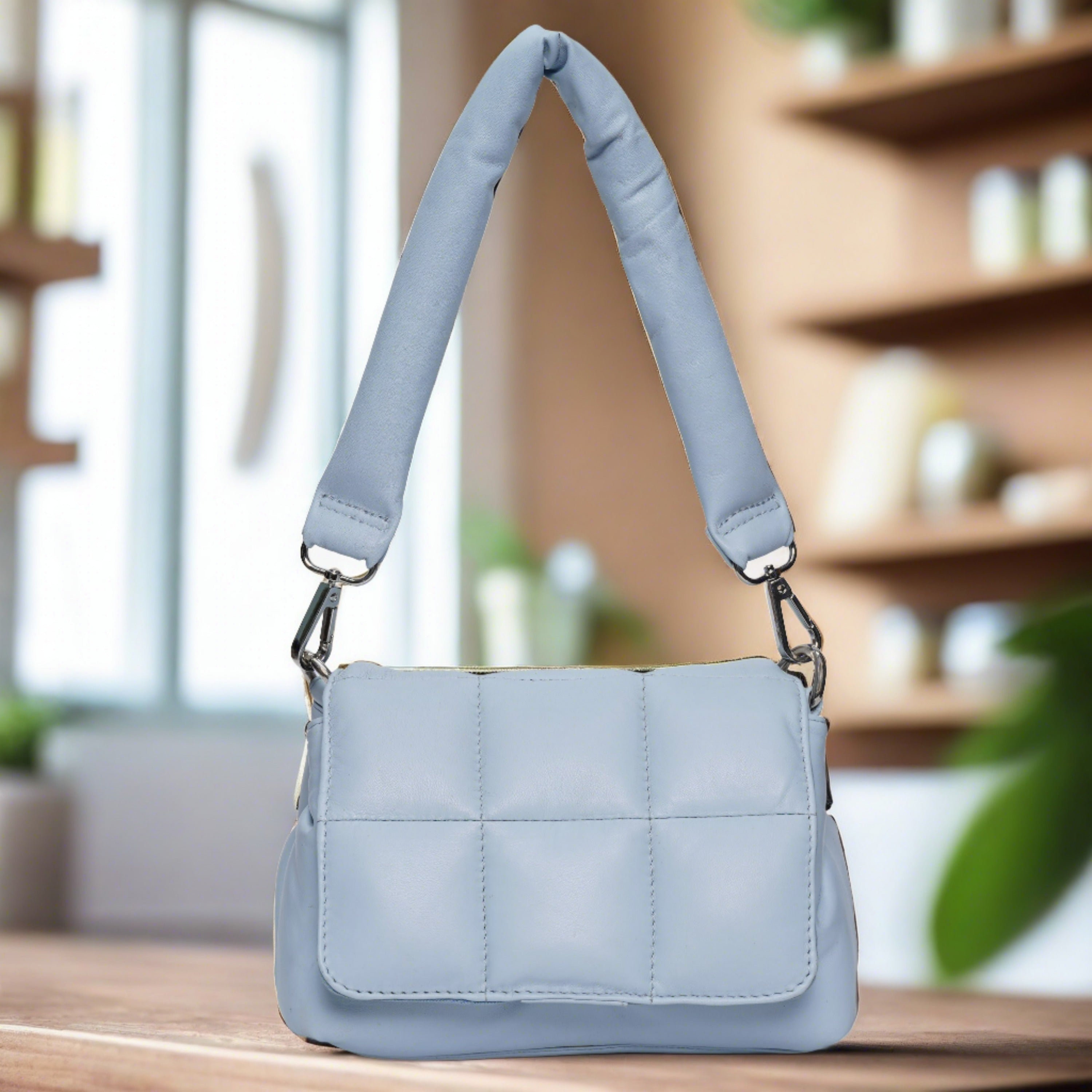 Baby Blue Leather Crossbody Bag: CUIR LONDON Satchel (15x20x08 cm)
