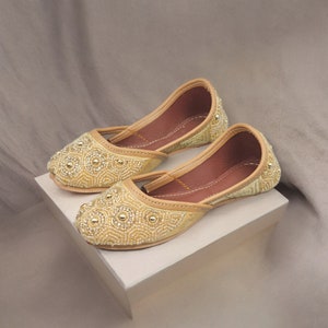Kids Girls Gold Embroidered Jutti image 4