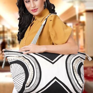 Frauen Gold Schwarz Weiß Ethnische Motiv Gedruckt Canvas Oversized Strandtasche