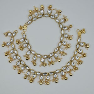 Raina Bridal Kundan-stenen enkelbanden met belletje gedetailleerd Payal