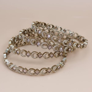 Vergoldetes Jhumka Armreifen Set: Polki Stone Indischer Schmuck