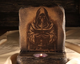 "Handgemachte Kapuzen Kerzenhalter: Eingravierter gotischer Altar ""Kerzenständer""."