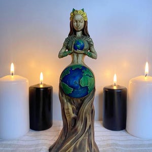 Gaia Gaia statue Goddess gaia Mother earth  Earth goddess Goddess statue Greek mythology Greek statue Woodsculpture Gaia figurine Woodcarved
