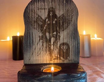 Ołtarz bogini Isztar: Drewniany świecznik wycinany laserowo
