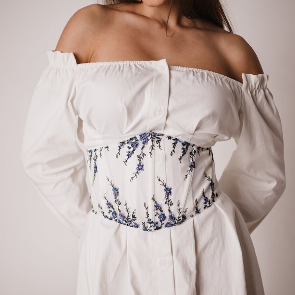 ceinture corset blanche avec fleurs bleues brodées, corset bleu sous la poitrine, corset à lacets, corset sans bonnets, corset en dentelle, corset à fleurs